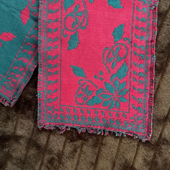 Red/Green Reversible Woven Cotton Christmas Table Runner Fringe Edges 12" x 68" - Picture 5 of 5